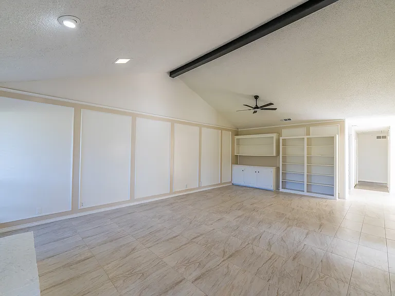 625 Woodhaven Pl — Photo 7