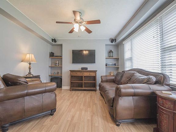 5th image of 6943 Stroop Ln