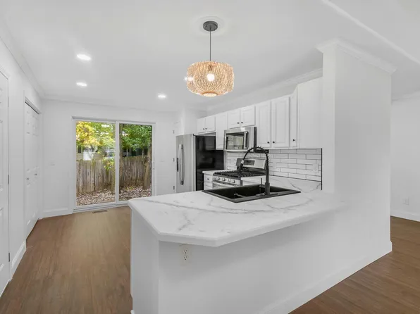 1001 N Harrison St Unit 2, Syracuse, IN 46567