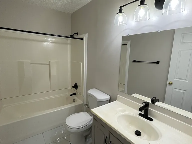 1717 River St NE #B — Photo 16
