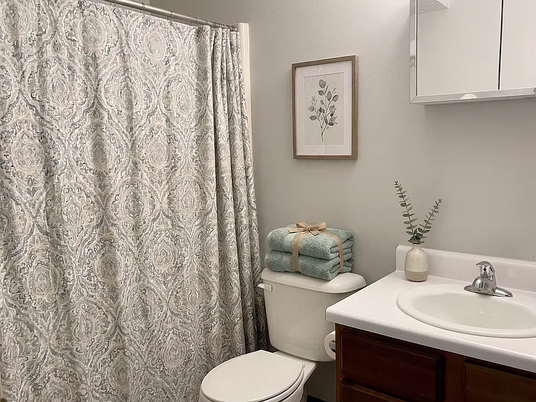 130 Sherwood Ct — Photo 3