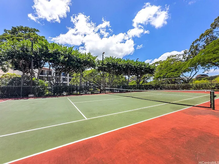 Waialae Ave — Photo 11
