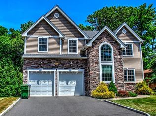 214 Oxford Rd, Edison, NJ 08820