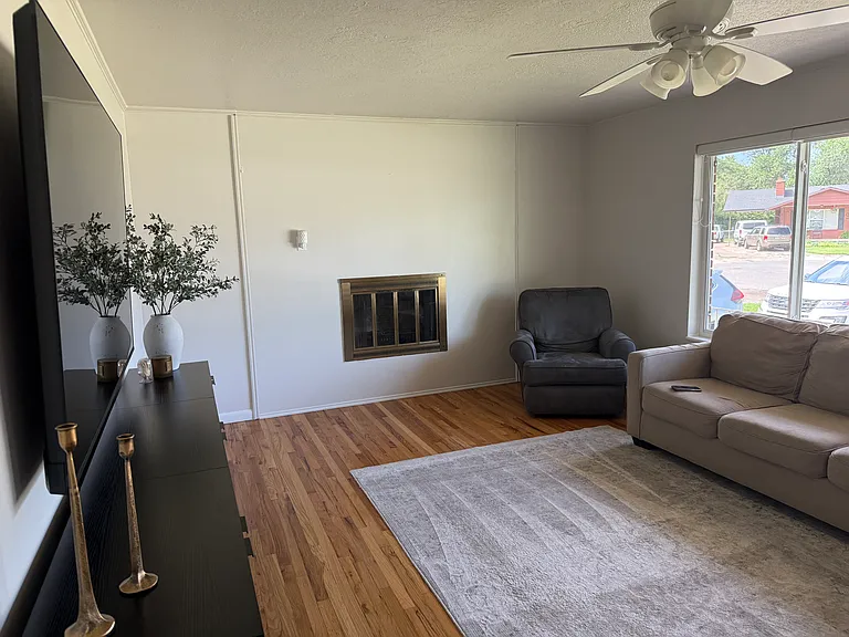 3472 Gramercy Ave — Photo 19