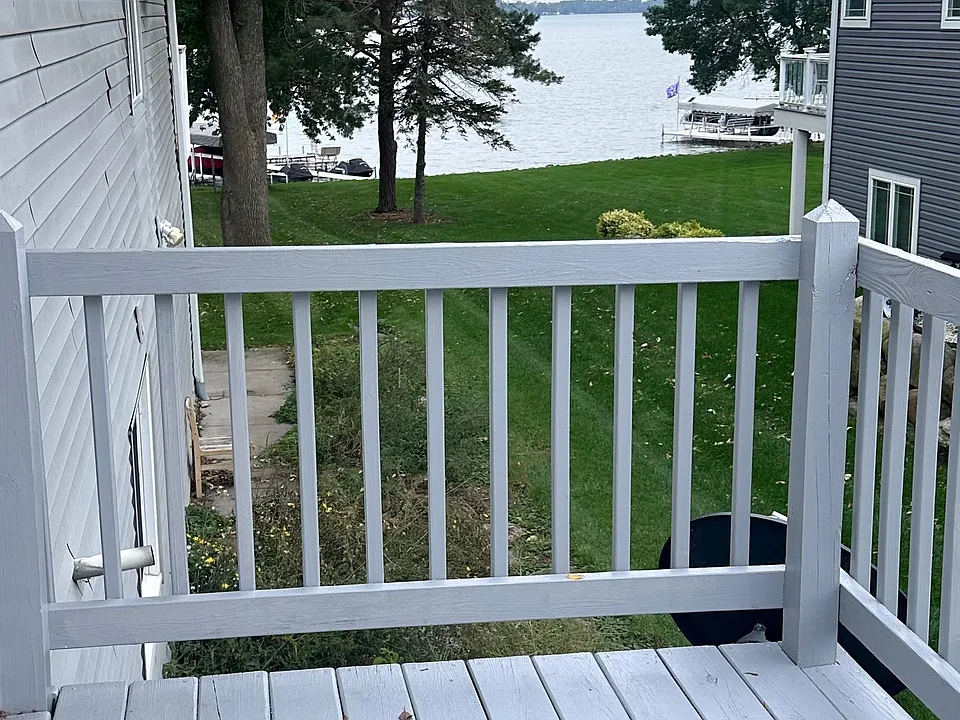 Lakefront 2 bedroom apartment on Fox Lake