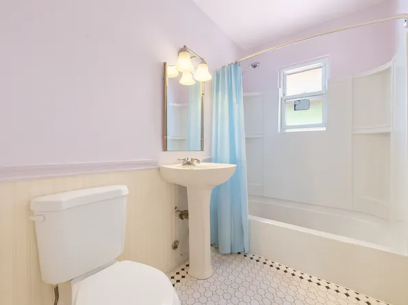 160 Stephens Avenue image 18 of 29