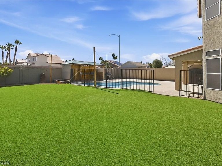 747 Canyon Crest Dr — Photo 17