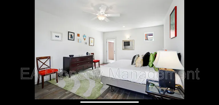 1419 Coal Ave SW #STUDIO — Photo 3