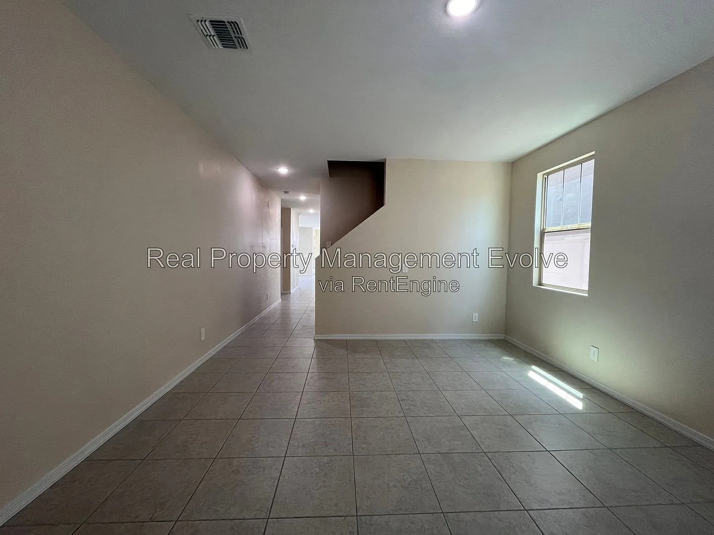 4 bed, 3.5 bath, 3263 sqft, $2,595 — Photo 4