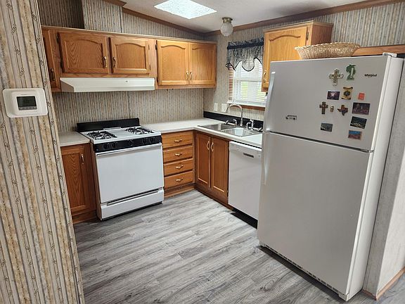 4th image of 411 Spruce Dr