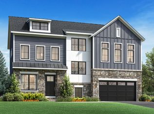 24 Sequoia Cir, Manhasset, NY 11030