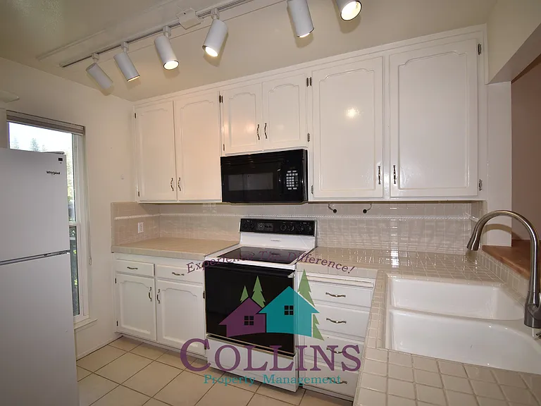107 Rockwood Dr — Photo 6