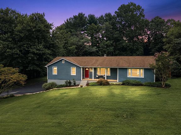 2nd image of 2219 Larchmont Dr