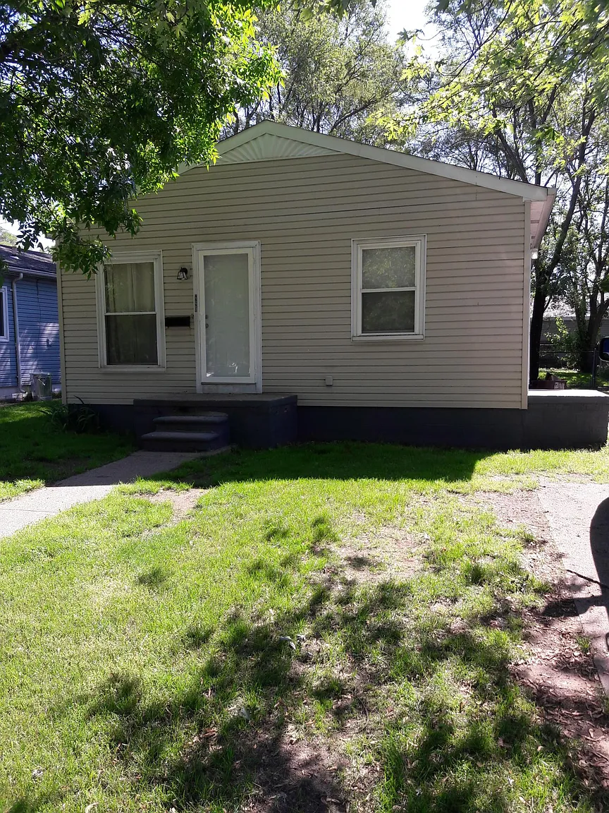 22680 Rosewood St photo 1