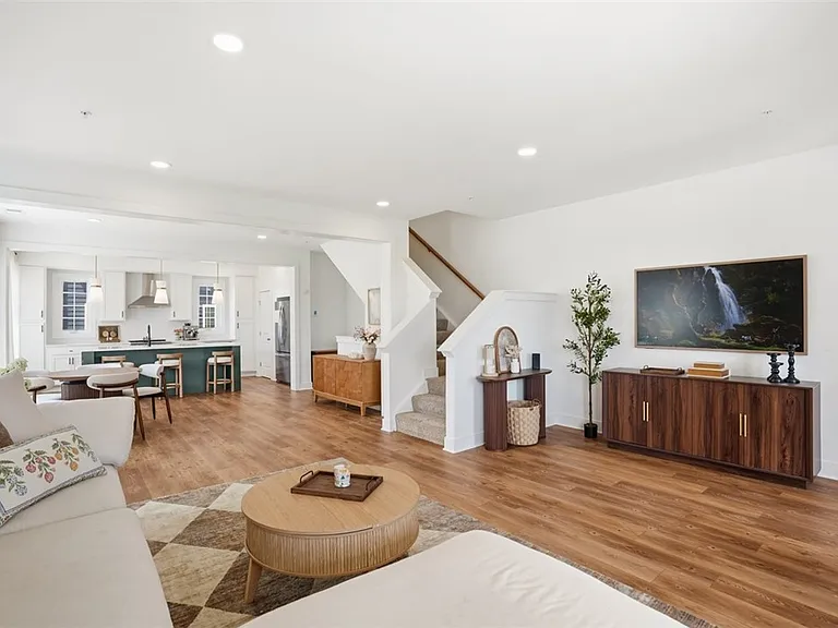 320 Highbridge Ln — Photo 8