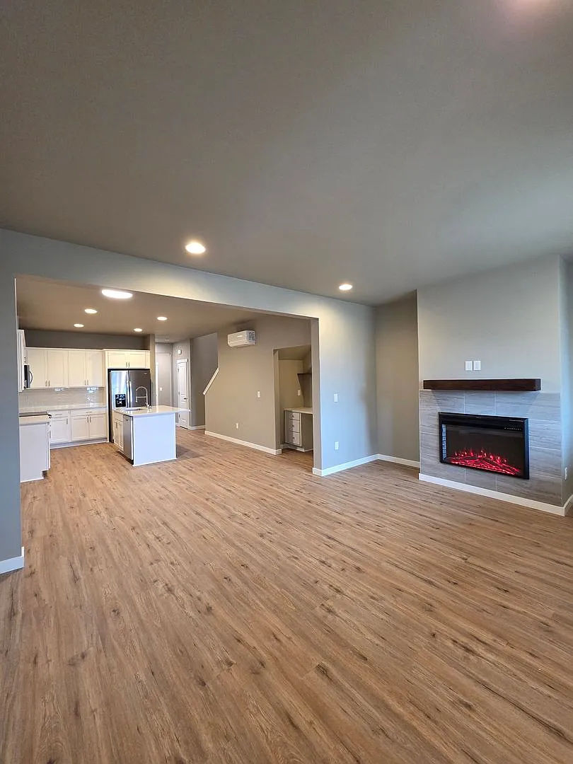 Building Photo - 724 N Pearl St #B