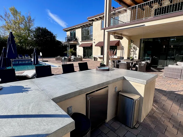 23040 Calvert St — Photo 24