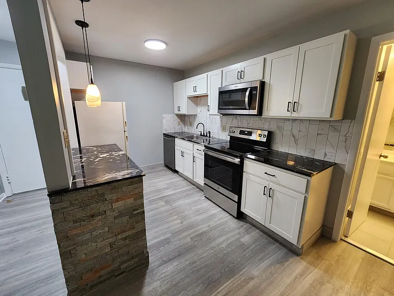 105 Herkimer St #17 — Photo 3