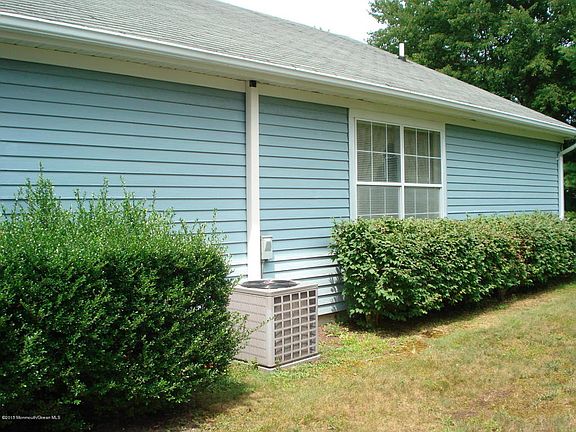 2nd image of 13 Lancaster Ct
