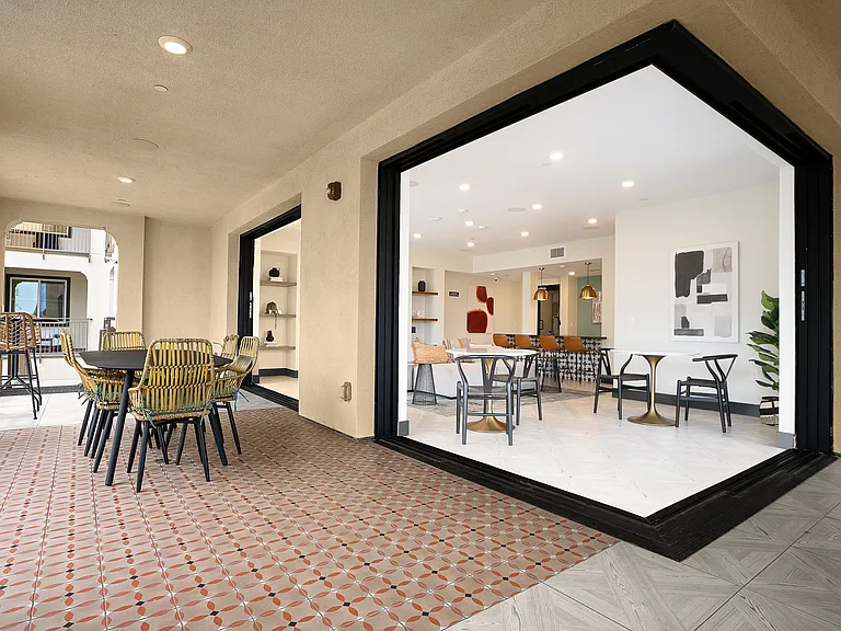 Los Alamitos Luxury Apartments — Photo 13