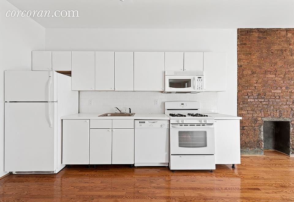 2nd image of 478 Putnam Ave APT 2