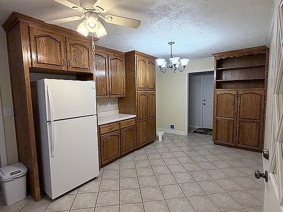 3rd image of 1000 Pinewood Dr