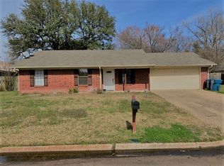 726 Southwood Dr, Athens, TX 75751
