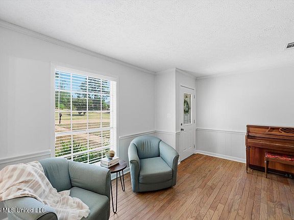 4th image of 7105 Edgewater Dr