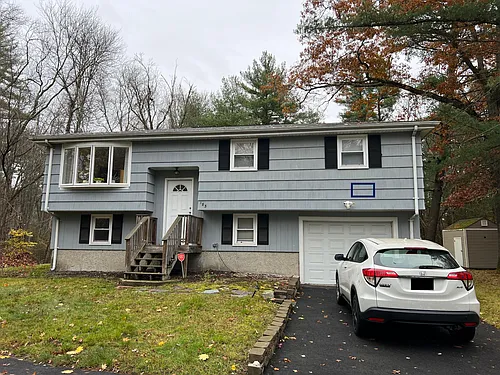 183 Oak St Photo 1