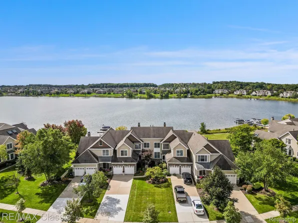 25976 Island Lake Dr, Novi, MI 48374
