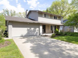 2442 Oliver Rd, Royal Oak, MI 48073