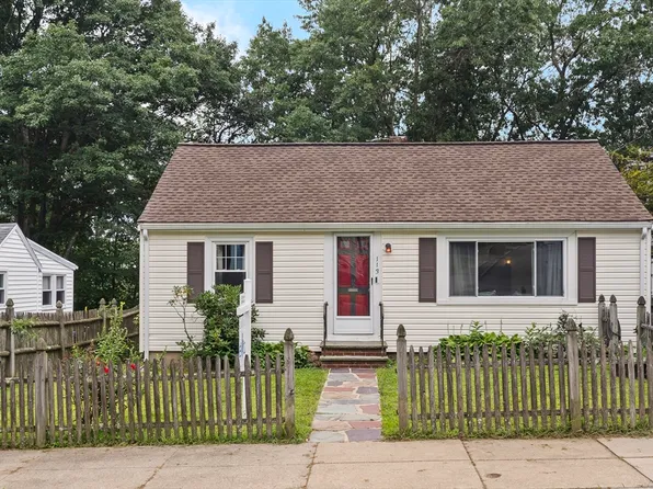 113 Bateman St, Hyde Park, MA 02136