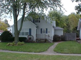 906 W 5th St, Pella, IA 50219
