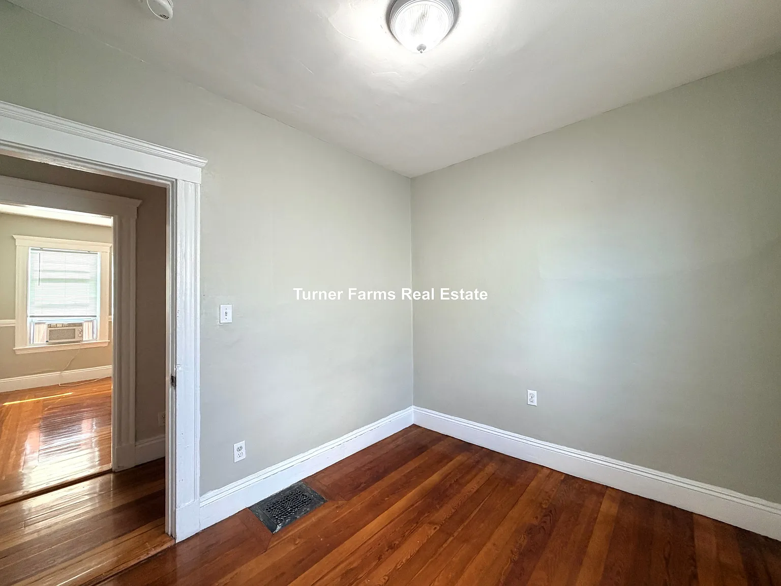 3 bed, 9999 sqft, $3,400 — Photo 2