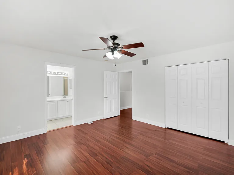 2581 Riverside Dr — Photo 18