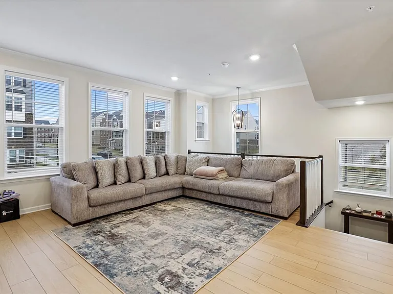 10800 Blanton Way — Photo 3