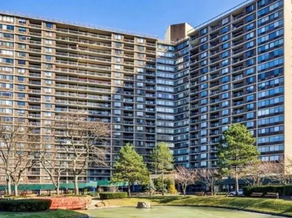 1 Bay Club Drive #17T, Bayside, NY 11360