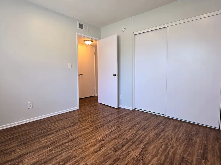 18411 Vincennes Street — Photo 94