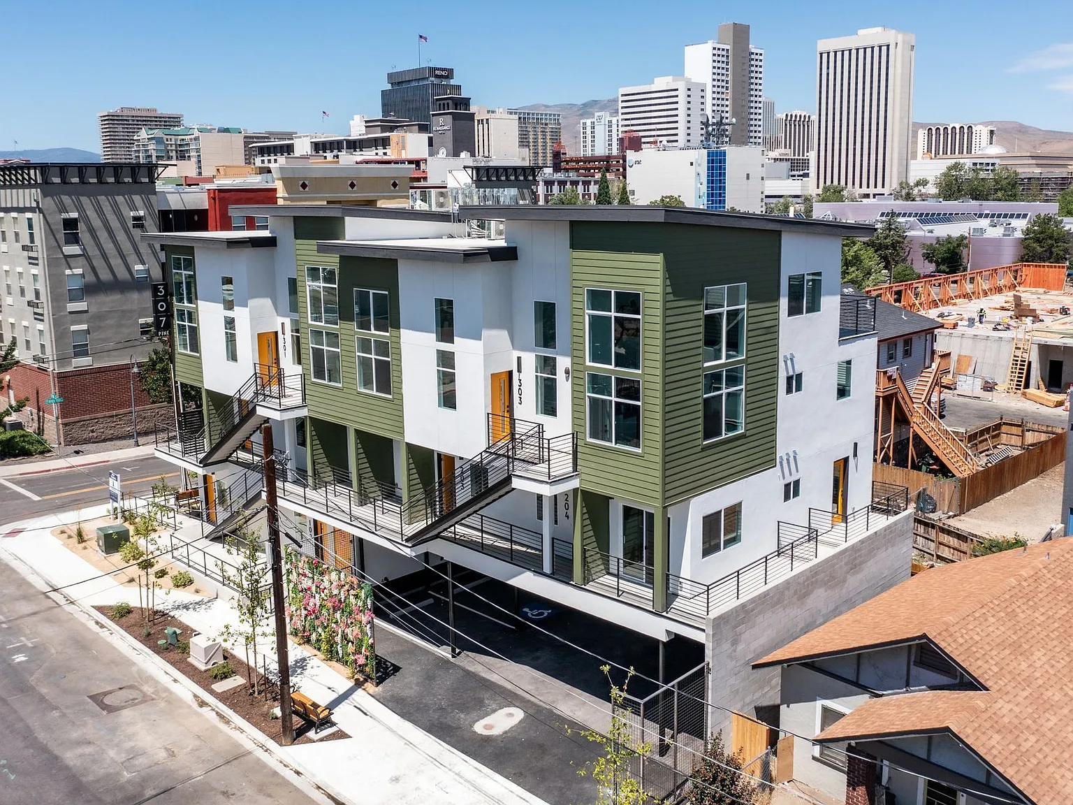 307 Pine Street — Photo 2