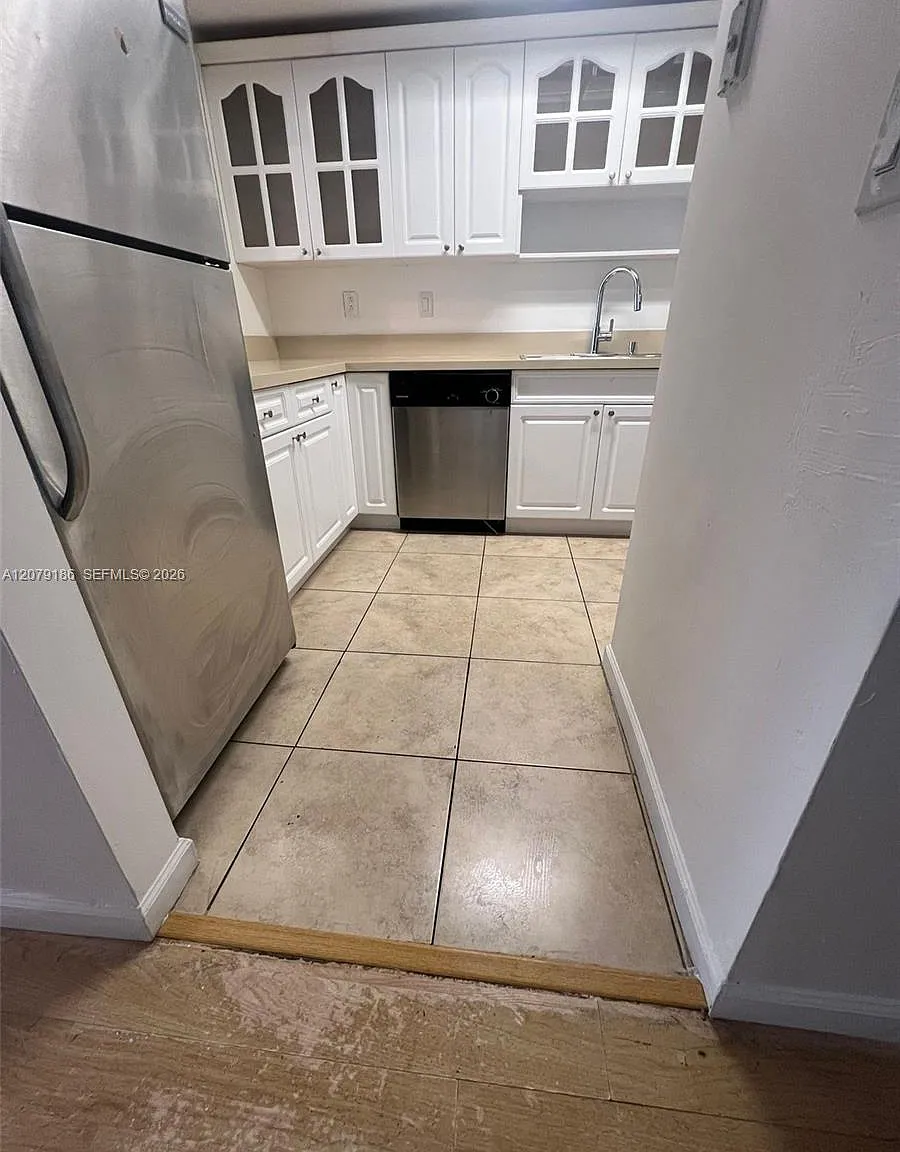 Samari Lake East Condo — Photo 1