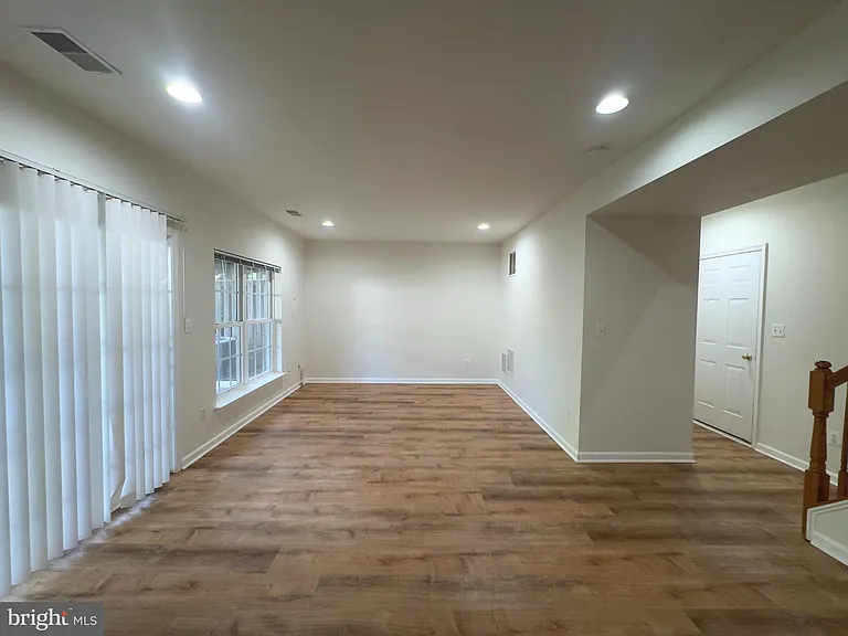 24652 Kings Canyon Sq — Photo 21