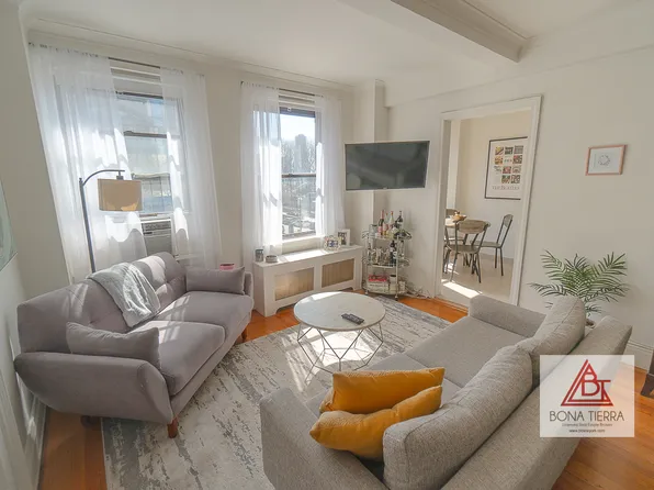 865 United Nations Plaza image 1 of 11