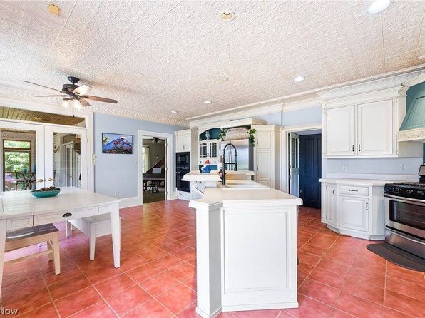 1549 E Garfield Rd, New Springfield, OH 44443