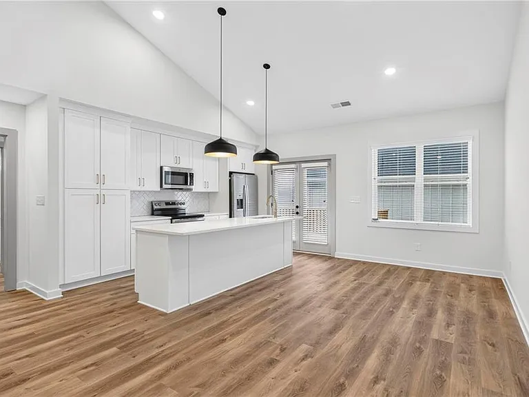 122 Hilltop Dr SW — Photo 6