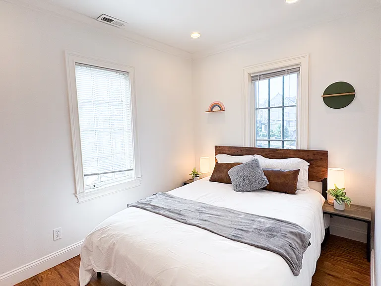 87 Stephen St #1C — Photo 81