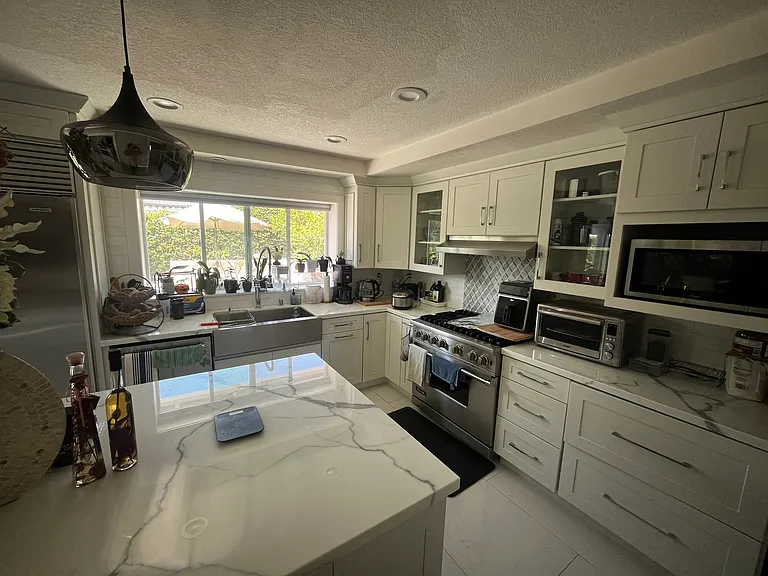 2121 W Chanticleer Rd #1 — Photo 8