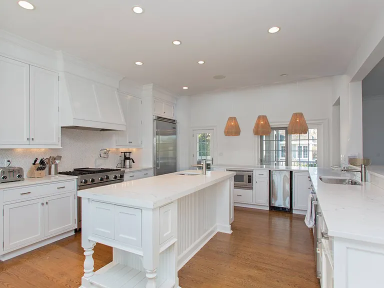 4 Hobart Ln — Photo 11