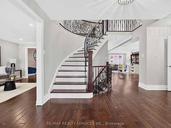 4th image of 21 Newport St