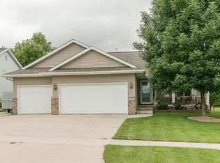 1415 Wolf Dr NW, Cedar Rapids, IA 52405