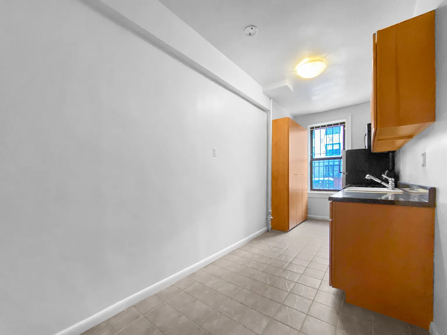 555 Fort Washington Avenue — Photo 4